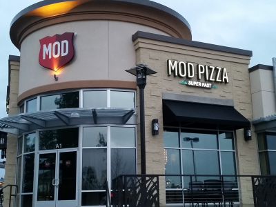 Mod Pizza & Shell Building